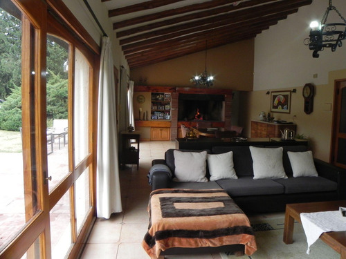 Casa En Venta - 5 Dormitorios 3 Baños - Cocheras - 30.780mts2 - Rama Caída, San Rafael