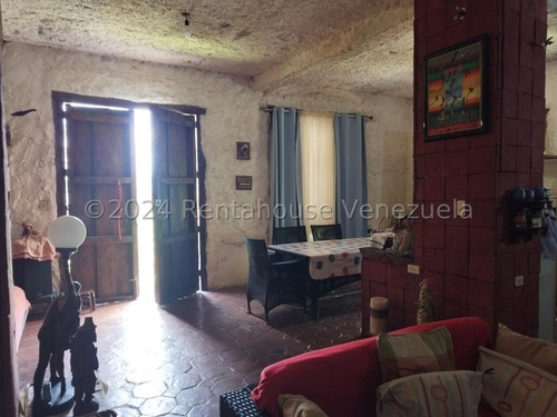 Ana Torres. Casa En Venta 2417736 En Sabaneta