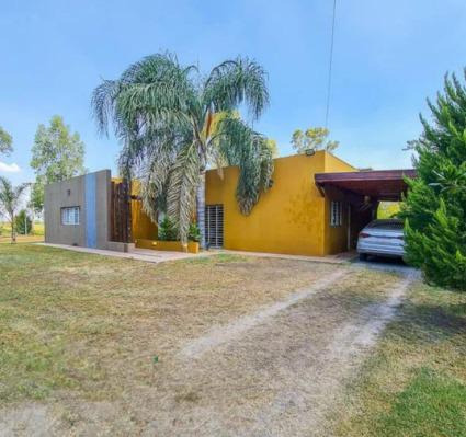 Casa En Venta - 3 Dormitorios 2 Baños - Cocheras - 1.600mts2 - Exaltación De La Cruz