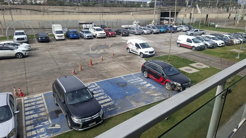 Arriendo Local Comercial / 90 Mt2 / 2 Baños / Strip Center