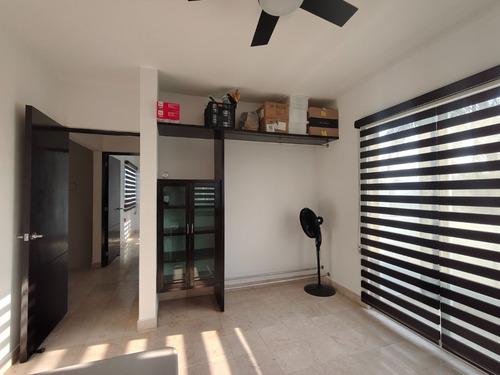 Casa En Venta En Col. Ricardo Flores Magon, Ver