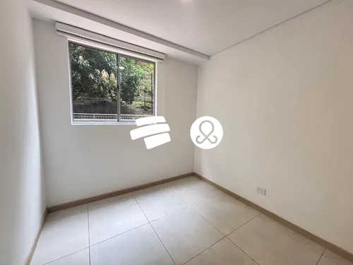 Vendo Apartamento En Itagüí, Con Terraza, A Dos Cuadras Del Parque Principal
