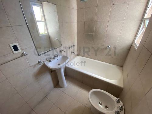 Imagen 19 de 21 de Departamento Venta. Calle 48 Entre 20 Y 21. Dos Dormitorios.