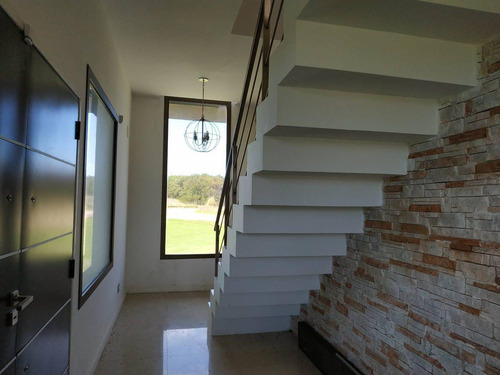 Casa De 4 Dormitorios Y 3 Baños C/ Piscina Maritimo I