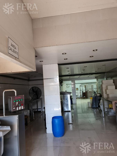 Imagen 11 de 23 de Venta De Galpón, 3 Departamentos, Local Y Espacio Guardacoches En Quilmes Oeste
