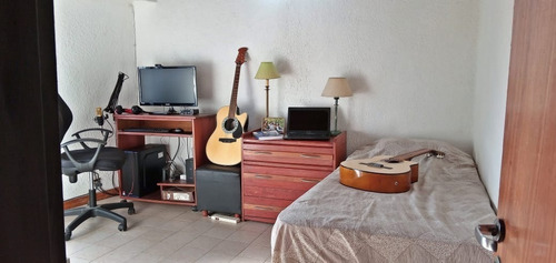 Imagen 2 de 6 de Castelar Norte A 5 Cuadras Del Acceso Oeste Y A 20 De La Estacion Duplex 2 Ambientes Ideal Inversores