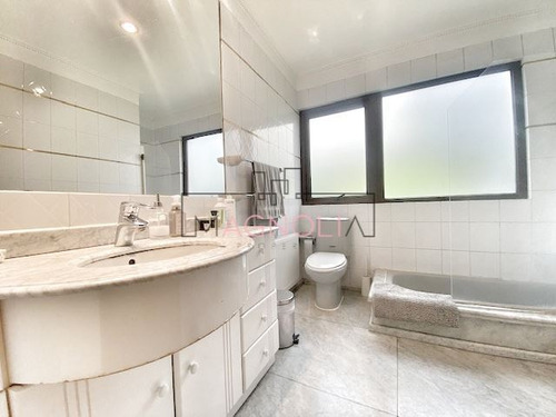 Linda Casa En Venta Estilo Ingles En Condominio