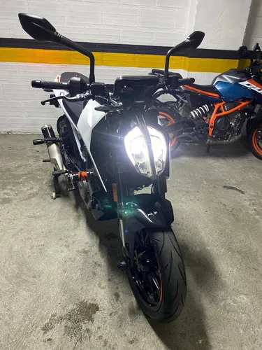 Duke 390 Ng Modelo 2023 Color Blanco Y Negro Llantas Nuevas