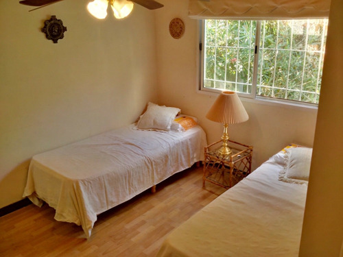 Hermosa Casa Sobre Doble Terreno Rio Carapachay Al 300