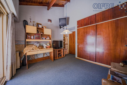 Casa De 5 Ambientes Con Garaje Para Dos Autos Jardín Y Pileta Lote Propio 8.66x26
