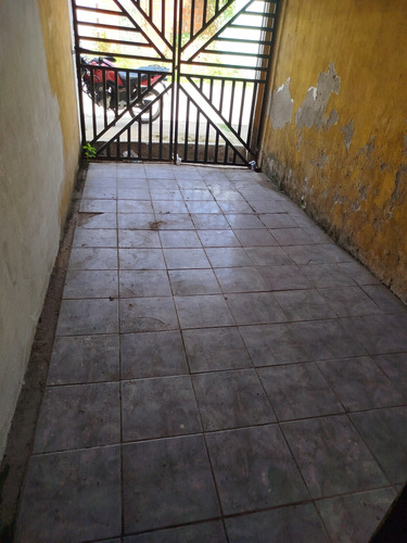 Casa Com 2 Quartos, 2 Banheiro Total 9 Compartimentos Vendo