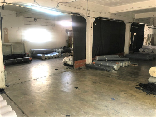 Imagen 5 de 14 de Gran Deposito - Barrio Don Bosco // Virrey Cisneros 467