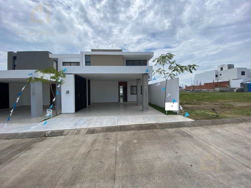 Casa En Venta, Veracruz, Fracc. Lomas Del Dorado, Seguridad, Terraza Con Jardín Y Home Office