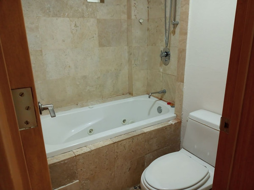 Renta Departamento Con Balcón -excelente Ubicación En La Nápoles-