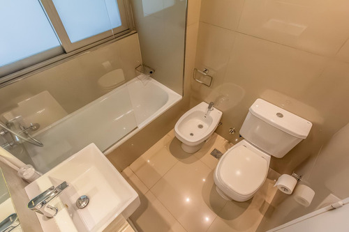 Venta Tres Ambientes. Balcon Al Frente. Luminoso. Seguridad 24hs. Amenities. Cochera. Liberateur