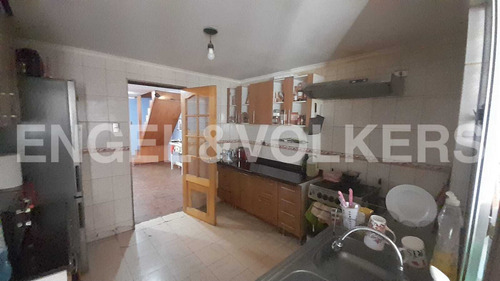 Venta De Hostal Funcionando Con Casa Amoblada En Parcela.