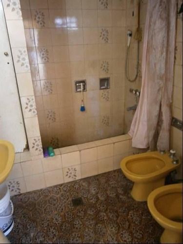 Inmueble Integrado Por 2 Deptos. P/reciclar, De 3 Amb., Idea