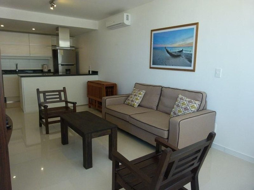 Apartamento En Alquiler Por Temporada De 2 Dormitorios En Playa Brava