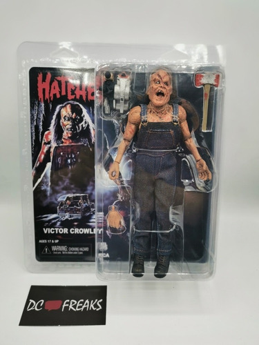 Imagen 2 de 3 de Victor Crowley Clothed Hatchet Neca