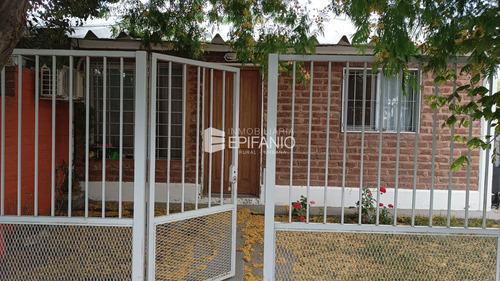 Venta - Casa En Barrio 250 Viviendas - C056