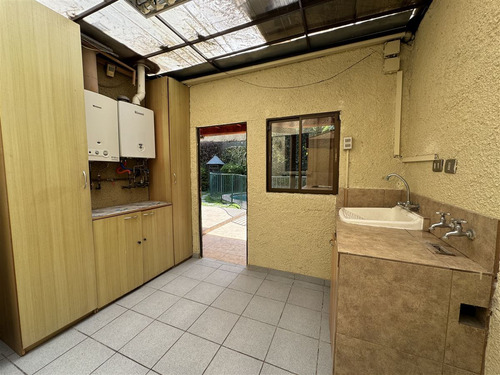 Casa En Arriendo De 5 Dorm. En Huechuraba
