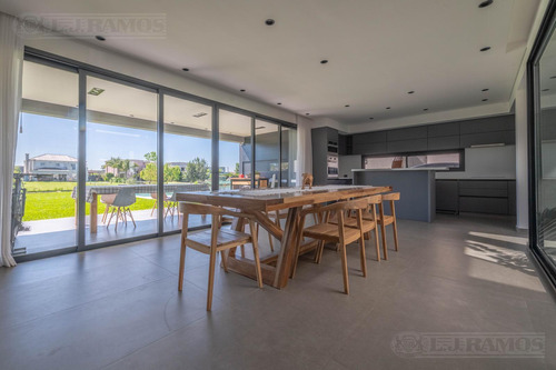 Impecable Casa Con Hermosa Vista A Laguna En Canton Norte - Escobar - Pg