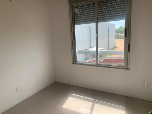 Se Alquila Duplex Nuevos Y Semi Nuevos De 2 Dorm Con Lugar P/ Auto Y Patio Al Fdo !!