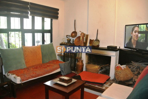 Imagen 2 de 23 de Casa En Venta En El Tesoro, Cerca De La Playa