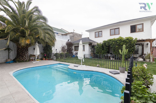 Preciosa Casa En Venta De 4 Dormitorios