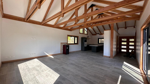 Casa 210m2. Nueva. Loteo Claro De Luna, A 5 Min. De Pucón