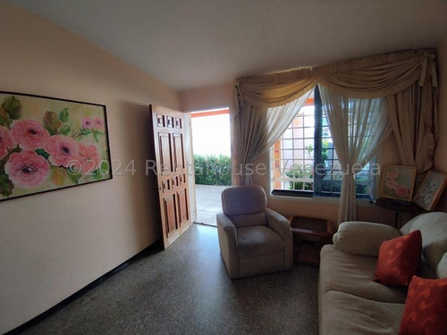 Casa En Venta Urb Corinsa, Cagua 24-28122 Hc
