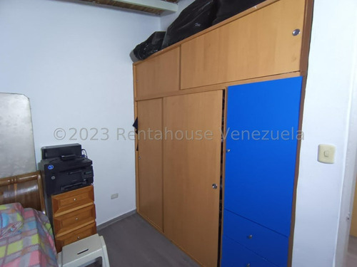 Imagen 20 de 30 de Hermoso Townhouse Ubicado En Conjunto Cerrado Con Pozo, Vigilancia Privada Y Doble Porton De Acceso, Es Moderno Y Tendencia Minimalista, Cuenta Con Su Cocina Empotrada Equipada, Pisos Laminados
