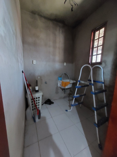 Casa De 2 Andares Com 4 Quartos.
