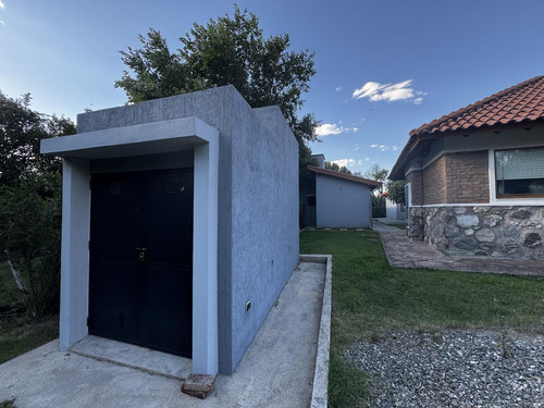 Casa Única En Un Entorno Natural Excepcional ¡ideal Para Reformar O Emprender!