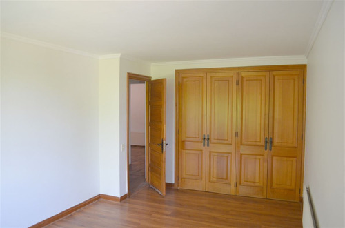 Casa En Venta Lo Barnechea De 5 Dorm. En Lo Barnechea