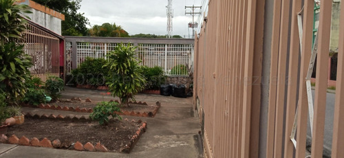Imagen 6 de 12 de Casa Quinta En Venta En Acarigua, Portuguesa, Centro, Para Vivienda O Empresa, Piscina, Amplio Patio Y Estacionamiento, Inf. 0424-5337900, Cod. 22-5663, Nds 20
