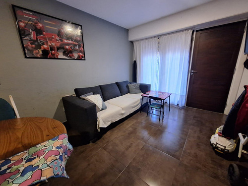 Hermosa Propiedad En Venta, Estilo Moderno , Exclusivo Barrio De Parque Luro