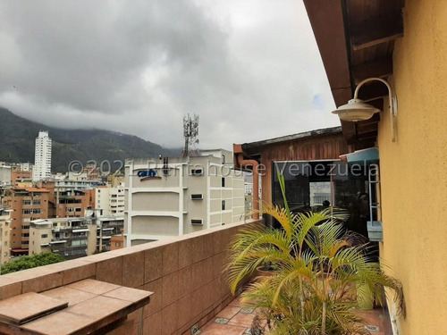 Este Penthouse De Tres Niveles En La Urb. Los Caobos En Venta 