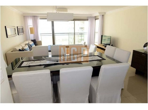 Apartamento En Brava, 3 Dormitorios -ref:15996