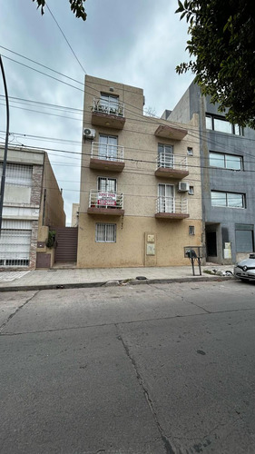 Departamento En B° Alberdi Un Dormitorio , Cocina Separada. Espacio Verde En Comun