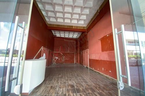 Renta De Local Comercial En Plaza Novum, Jiutepec, Morelos: La Oportunidad Ideal Para Empresas De...