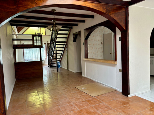 Amplia, Cómoda Y Soleada, 5 Dormitorios, 4 Baños, Sala Estar