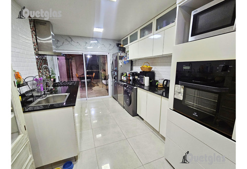Venta Casa De 4 Ambientes, Con Garaje, Piscina Y Quincho Ap