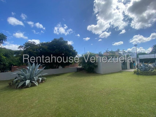 Los Samanes, Calle Cerrada. Vigilancia 24/7 !! Venta Apartamento 135 M2, 3 Hab. + S, 3 Baños + S, 2pe, Cocina Y Baños Actualizados. Edificio Con Excelente Mantenimiento Y Bellas Areas Sociales !!