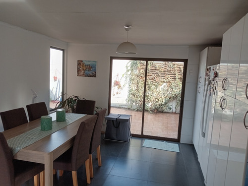 Cómoda Casa Con Amplia Cocina 3d/2b