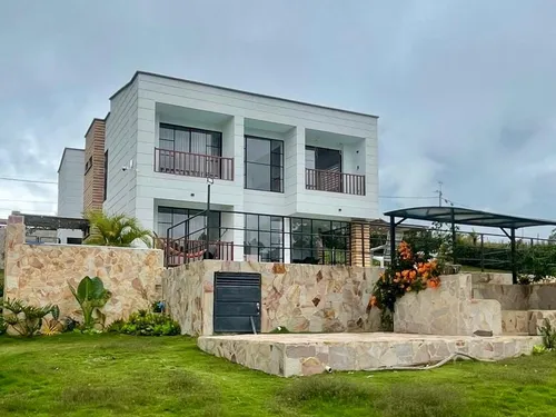 Casa Campestre Moderna Y Con Vista A Un Lago