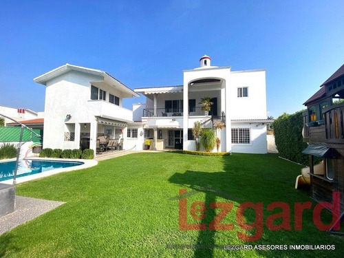 ¡vive El Lujo En Lomas De Cocoyoc! Casa En Venta Con Todas Las Comodidades.