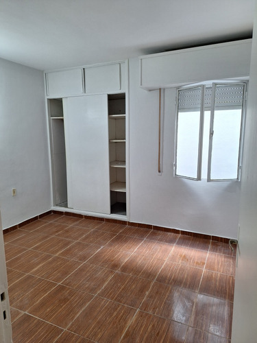 León Pérez Casi G. Flores. Impecable, Seguro, 1 Dorm, Patio.