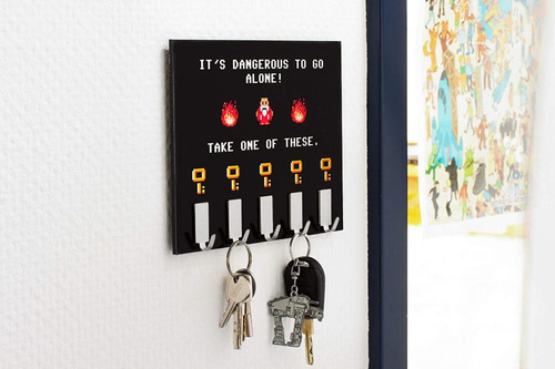 Getdigital 8459 Dangerous To Go Alone - Llavero Para Pared C
