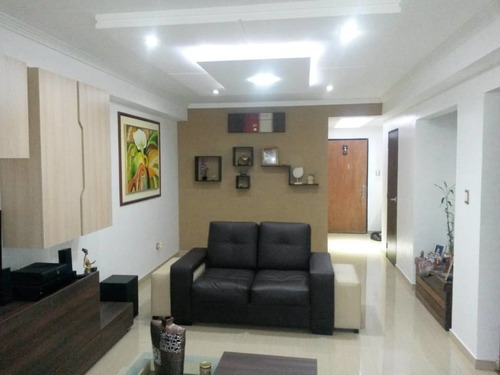 Imagen 4 de 14 de Loreans Godoy Vende Apartamento Res. Royal Palace. El Parral